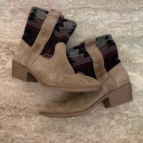 Austin Booties Size 6 - Picture 2 of 3